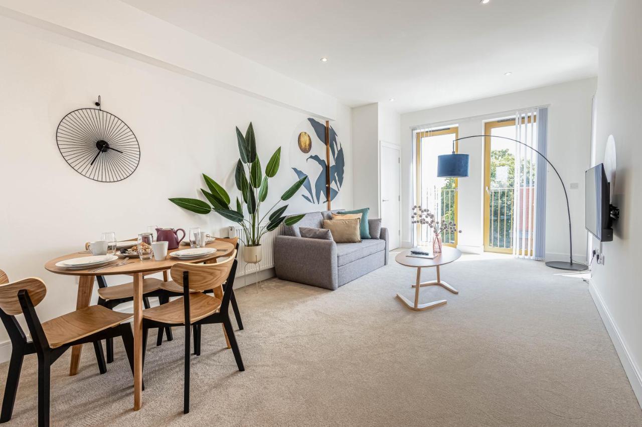 Modern Apartments With Balcony In Merton Near Wimbledon By Sojo Stay Mitcham Dış mekan fotoğraf