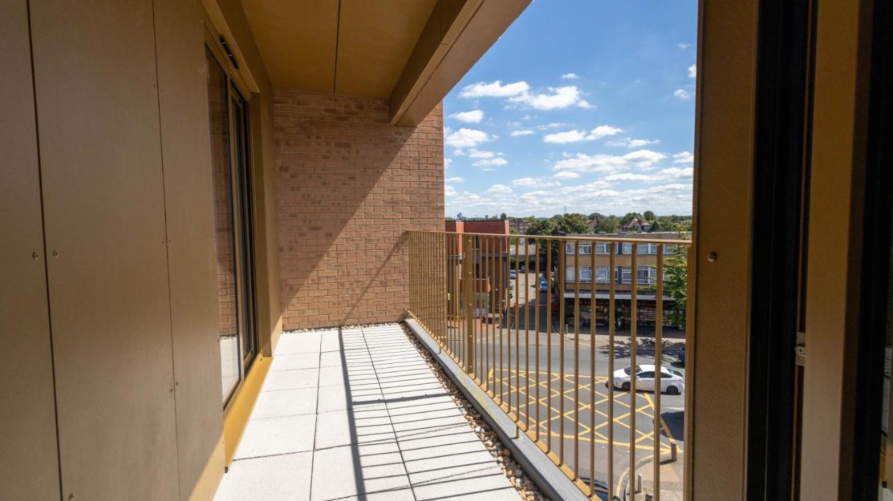 Modern Apartments With Balcony In Merton Near Wimbledon By Sojo Stay Mitcham Dış mekan fotoğraf