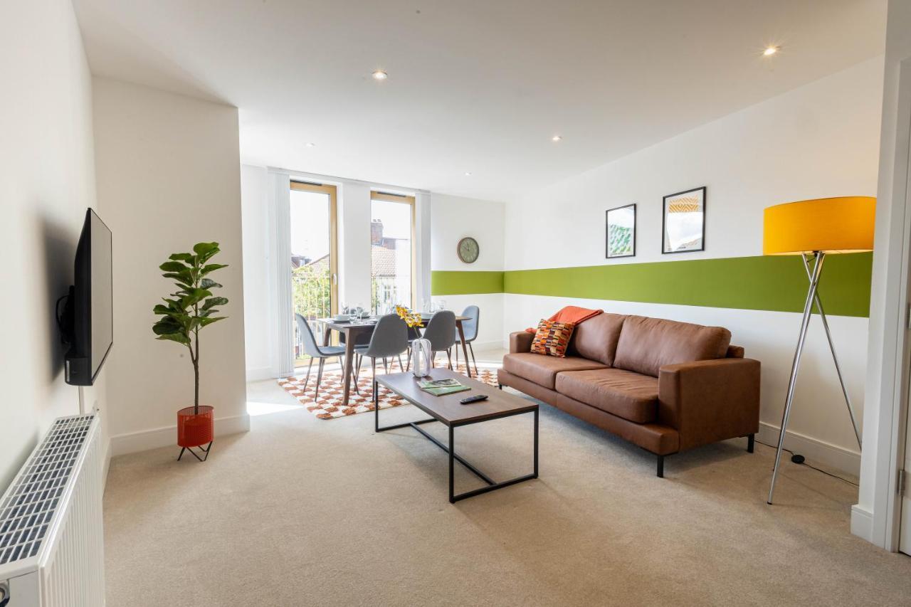 Modern Apartments With Balcony In Merton Near Wimbledon By Sojo Stay Mitcham Dış mekan fotoğraf