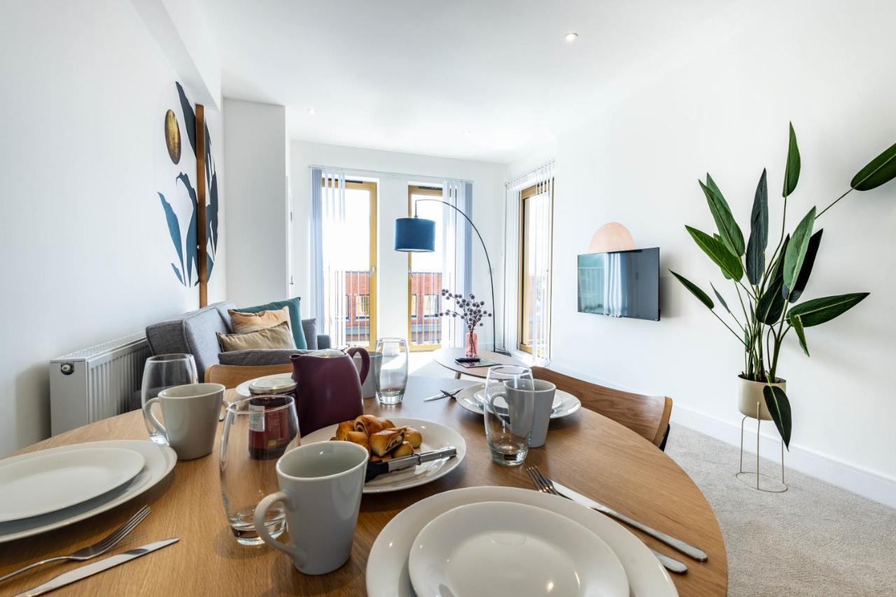 Modern Apartments With Balcony In Merton Near Wimbledon By Sojo Stay Mitcham Dış mekan fotoğraf
