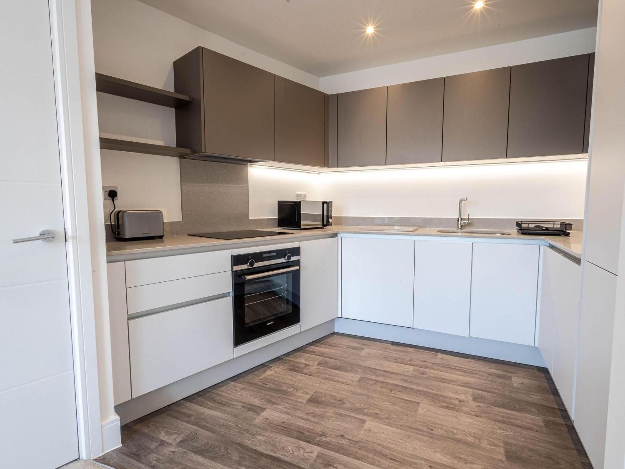 Modern Apartments With Balcony In Merton Near Wimbledon By Sojo Stay Mitcham Dış mekan fotoğraf
